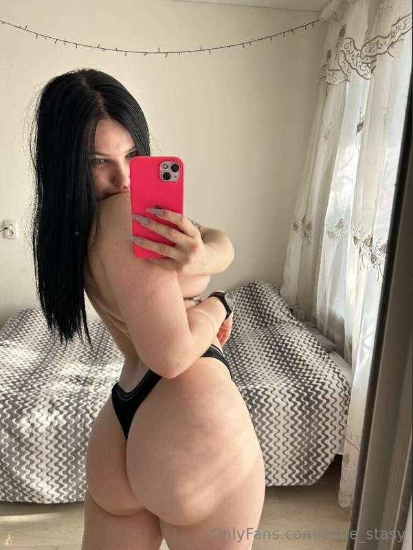 @emilyx_smith
My girlfriend @emilyx_smith

is a real nymphom..
