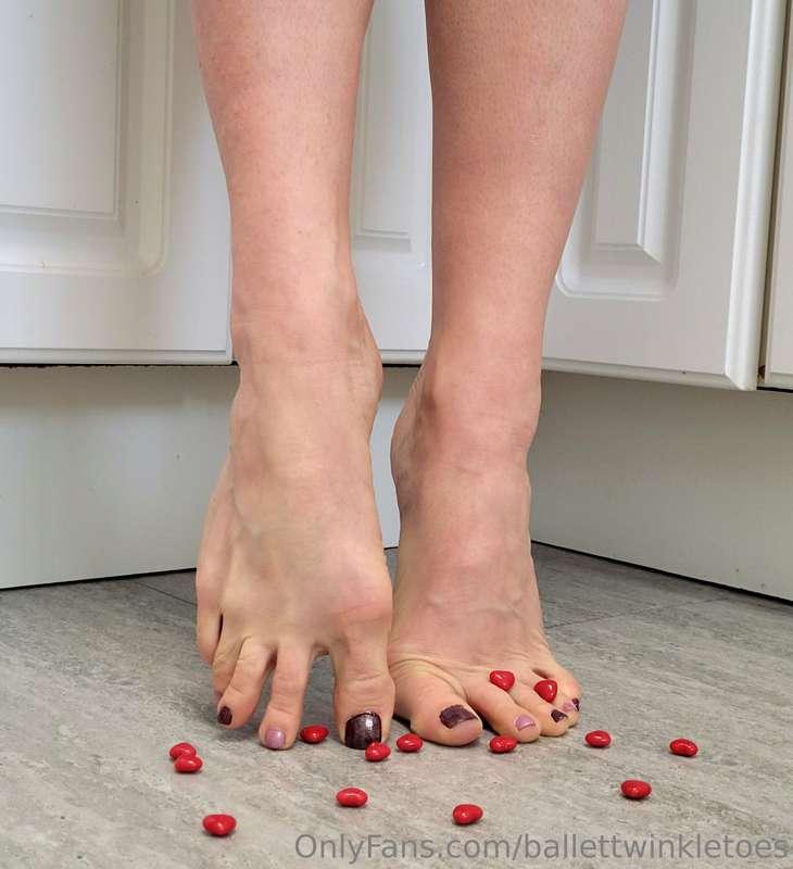 Hope your week is off to a good start! ❤️👣