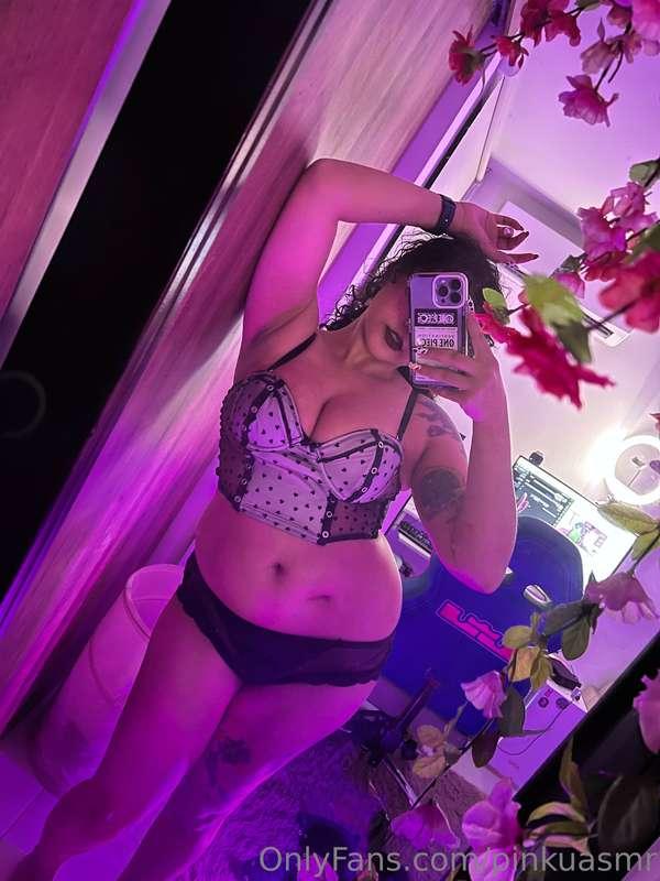 I decided I’ll show my underwear before stream sometimes 🥰  ..