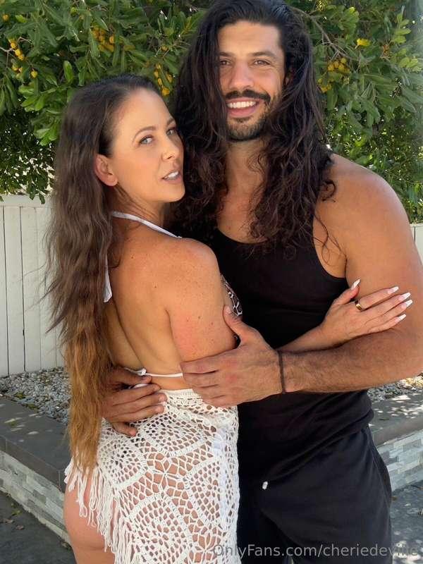 Met this hottie by the pool...can you guess what happened af..