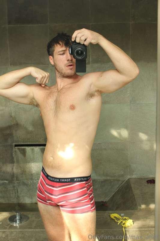Who likes my camera ? 📸 should I take some without the boxer..