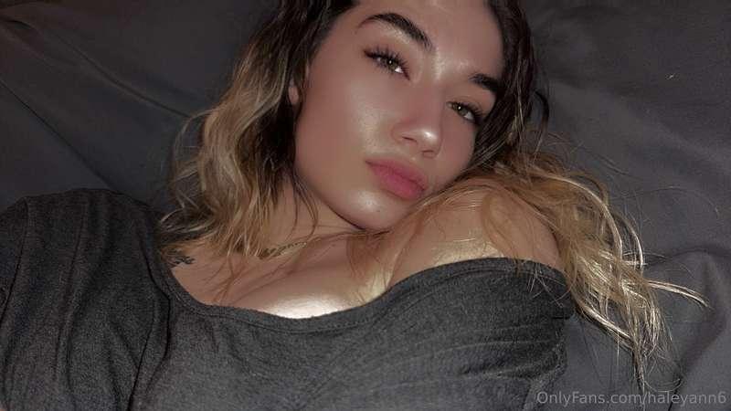 PPV’s saw it first🥰Come look between my legs😻 watch me play ..