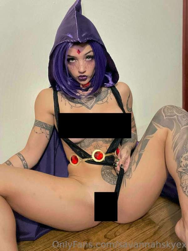 Raven got a fat pussy waiting for you in the DMs 😏