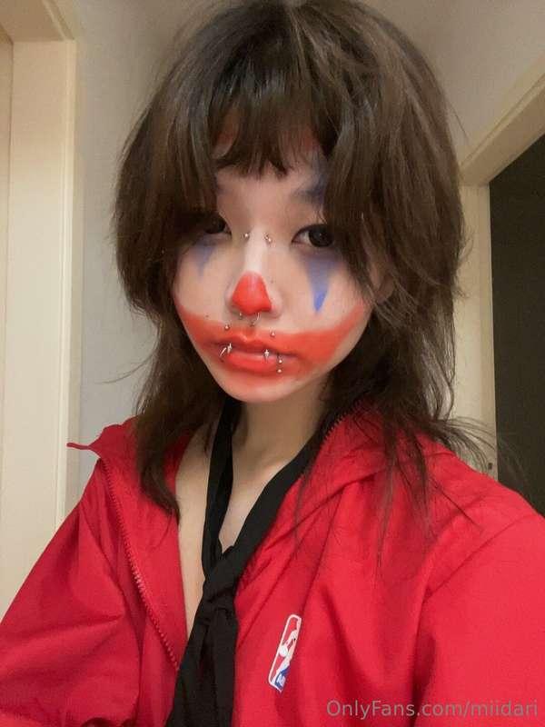 saaad clown cuz she misses u <3