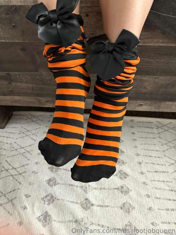 mrs_footjobqueen image #4