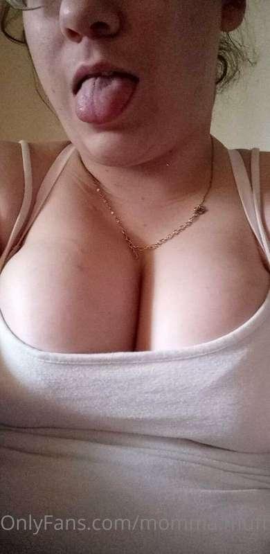 Just a little cleavage 🥰