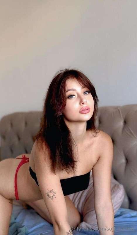 This innocent сute girl @asharimo_mo really wants to be a go..