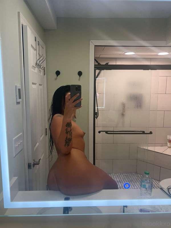 steamy in here 💦🦶