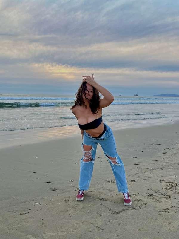 Some pics from my cold beach day today 😁😁