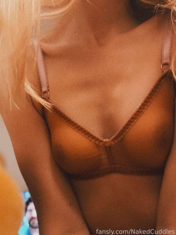 Just a teaser 😉 I bought myself a new lingerie set because I just can’t help myself when it comes to sales 🙈