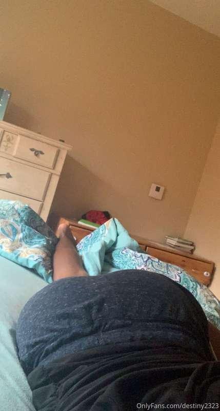 I need a 🍑 rub 😊