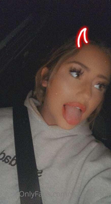 👅