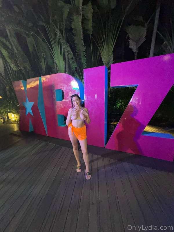 im so excited to share pictures from my trip!! thank you guy..