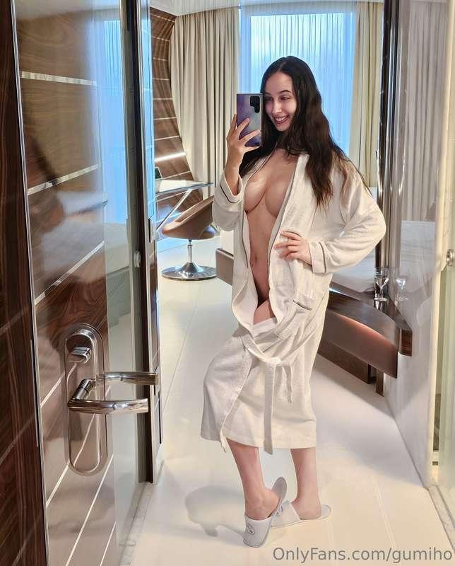 let's get steamy...💦 spa nudes dropping later today in DM😘