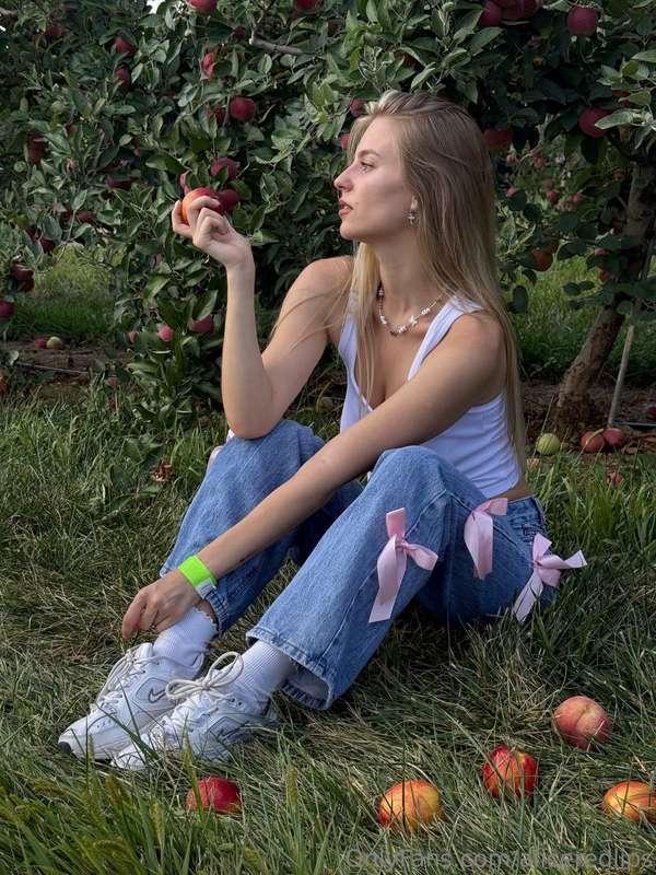 aliceredlips image #0