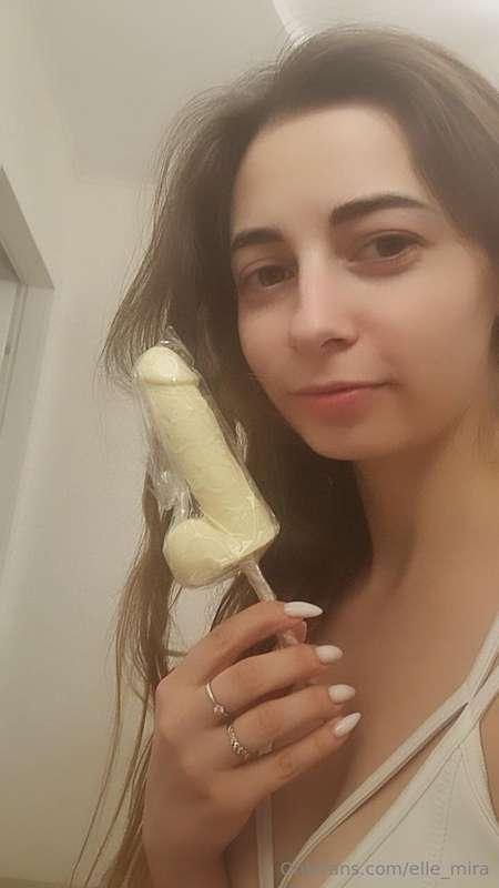 I love to suck small or big cock baby) Show me yours? 💋💋💋🥰😋🔥..