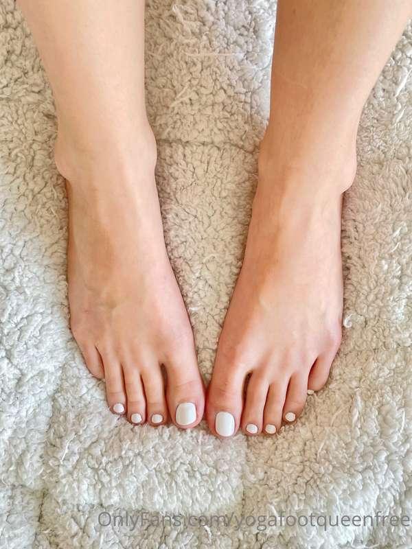White toes are baaaack! 🤍 If you’ve been waiting for a white..