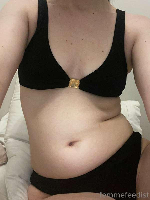 black is slimming, right? 👀🙈🔥