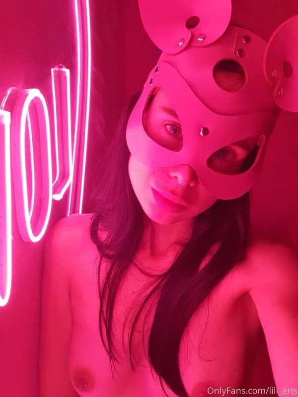 Do you want me in this mask? ❤️🍨🍑