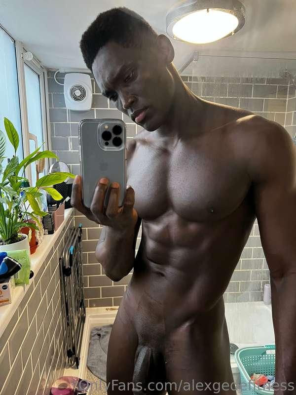 After shower selfie 🥵