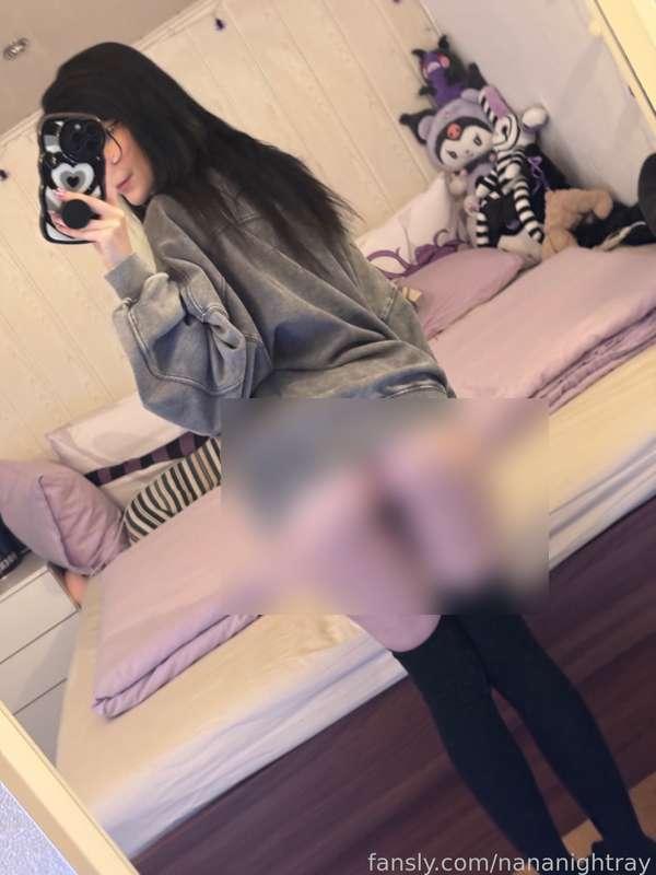 would you help me keep my butt warm 🌨️🙊

#butt #booty #ass #thighs #kneesocks #lewd #video #tease #teasing #petite #egirl #glasses #nerdy #fyp