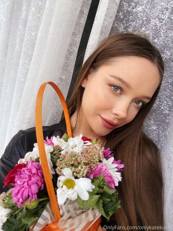 please give women flowers ❤️ 😌