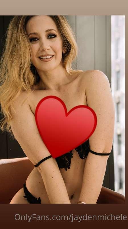 New content! Check those dms 😏💋