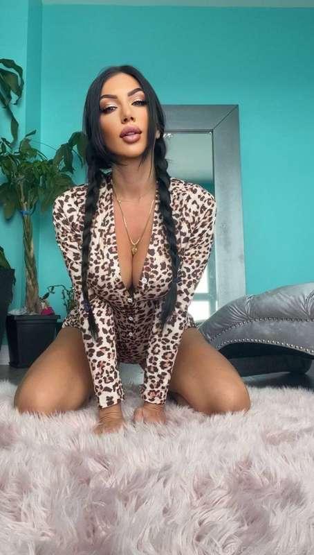 man up and gimme !! 🍆


#fyp #busty #bimbo #slutty #pinkpussy #bigtits #slut #girlongirl #squirt #squirter #oilshow #discover #daddysgirl #dirtyslut #cum #thick #fatpussy #juicy #natural #petite #cumforme #hornygirl #sextme #porn #egirl #sexting #fetish #roleplay #bigass #hugetoys #brunette #tattooed