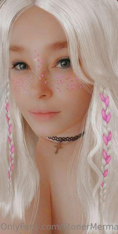 Going LIVE tonight at 8pm💋❤️
See you there!