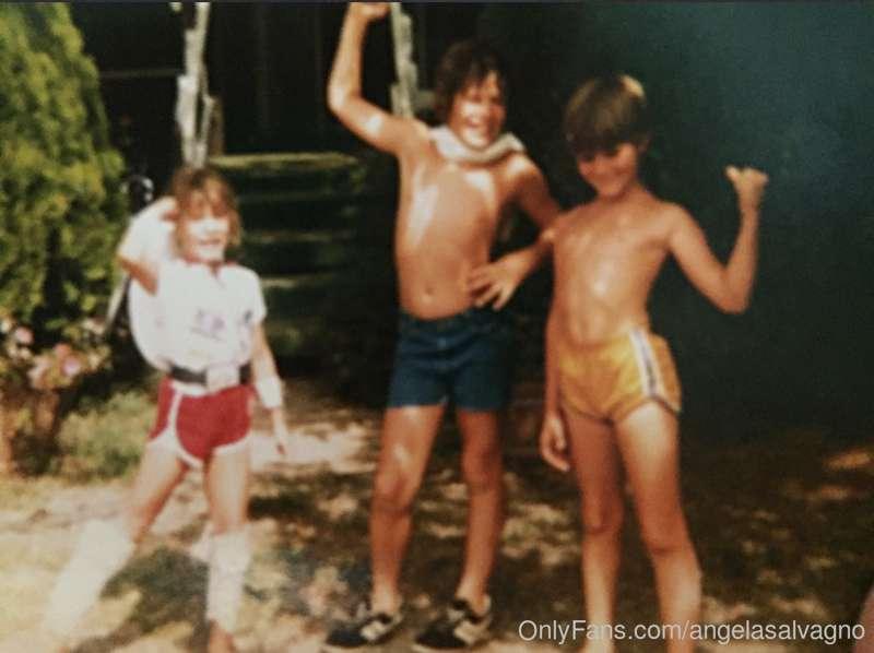 Even at 7 years old I was posing better than the boys. Lmfao..
