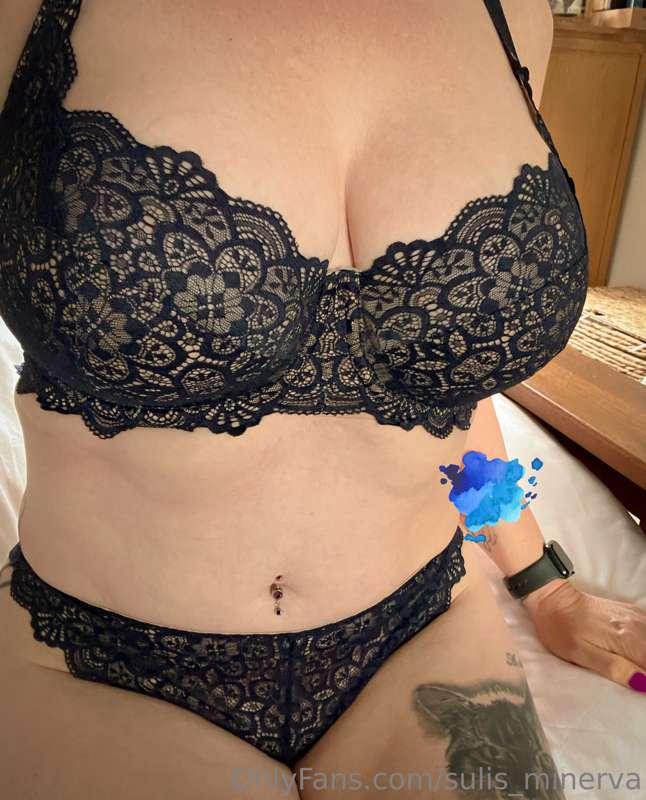 A new one today. Wearing one of my favourite sets. 

So now ..