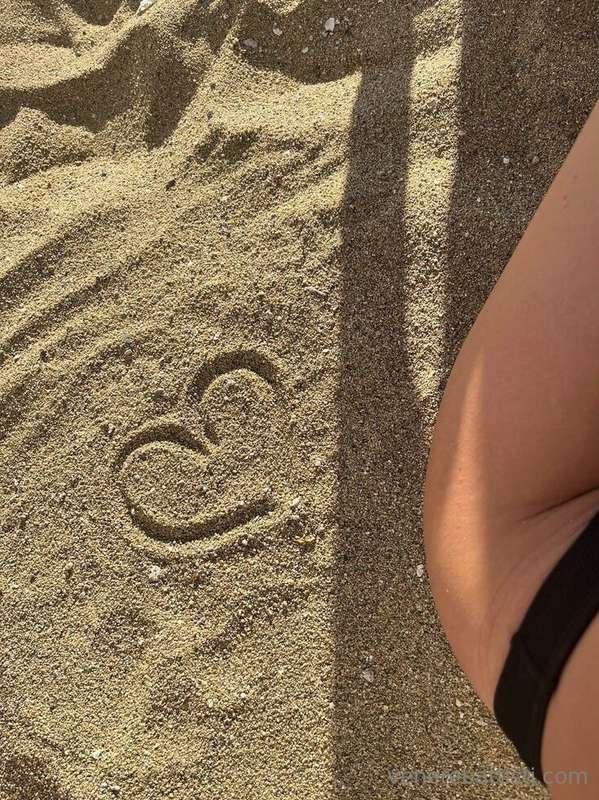 Sotto il sole, tra la sabbia e... 🤭