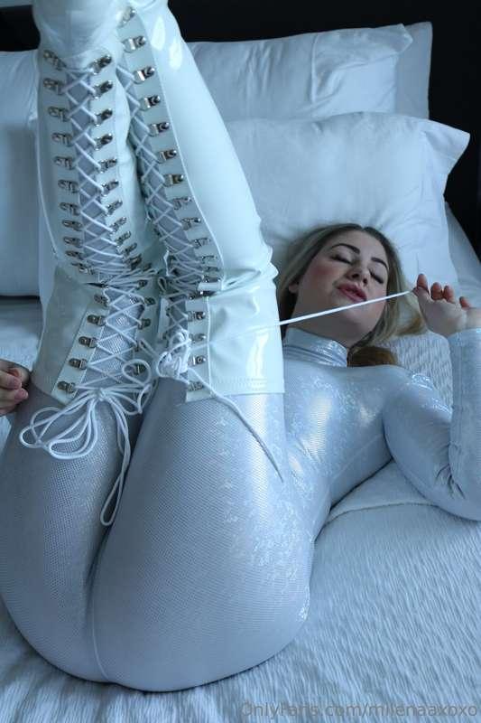 Pleasers ON or OFF in Bed ?? 👀
