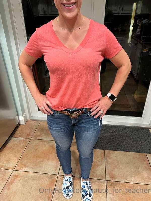 I think this outfit looks pretty cute for office hours today..