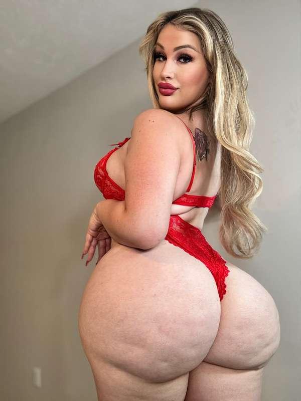 ***Let’s get stripped & oiled!***  🧴
*I’m gonna show off all..