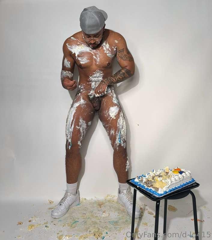 Out here in my birthday suit😉🎂 You lickin’ this cake off my ..