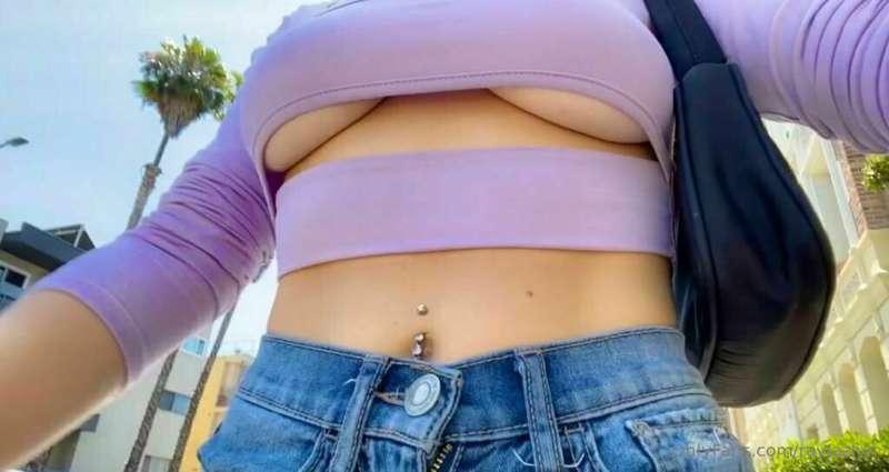 Underboob action 😜 🍈 🍈