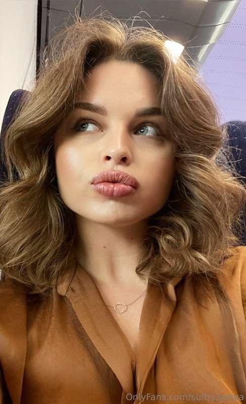 Where does this hottie want to go today?🚆