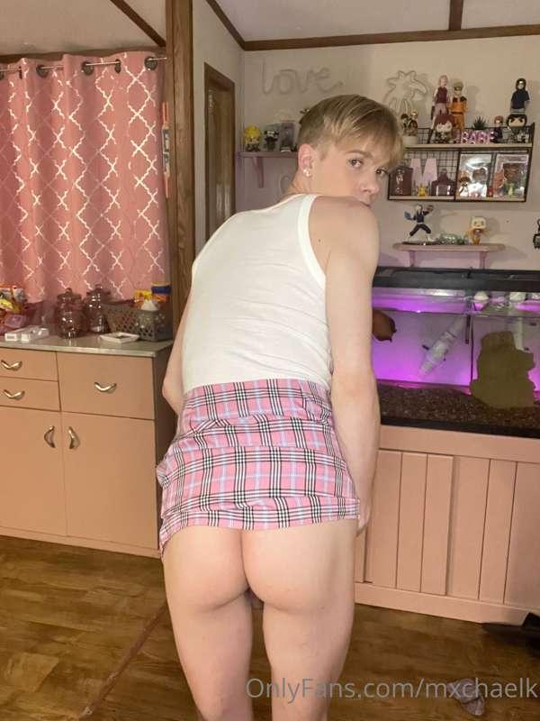 i already apologized, do you really have to bend me over? 😝