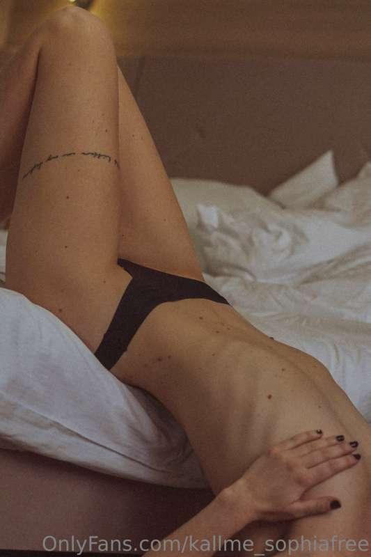 Hotel fun … 

See the film set at @kallme_sophia