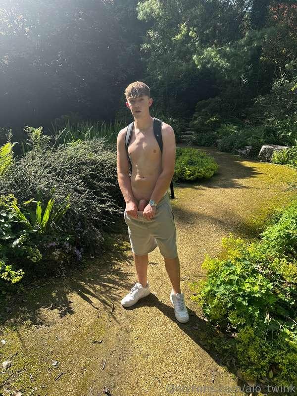 Scroll for my bum 😇🍑