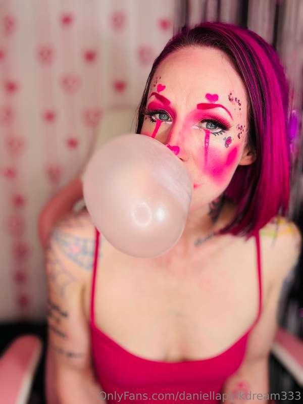 Blowing bubbles and breaking hearts 💖 @daniellapinkdream is ..