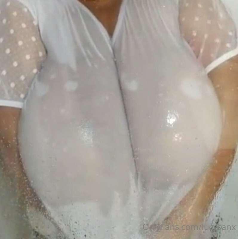 TESTING FOR THE SHOWER LIVE. ... YOU COMING OR NOT??? 💦💦💦🔥🔥🔥..
