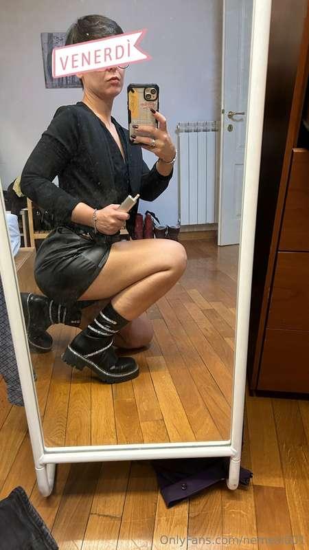 Pronta per andare a fare un aperitivo! E voi? Cosa state fac..