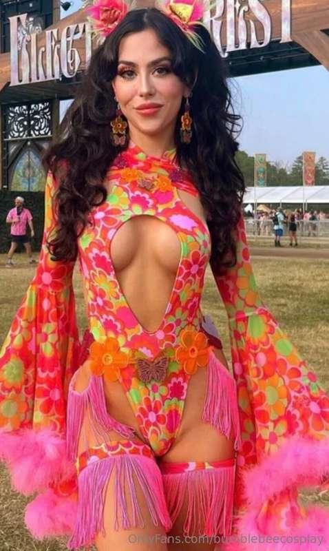 Trying to get this for EDC in a few months help me out Bees!..