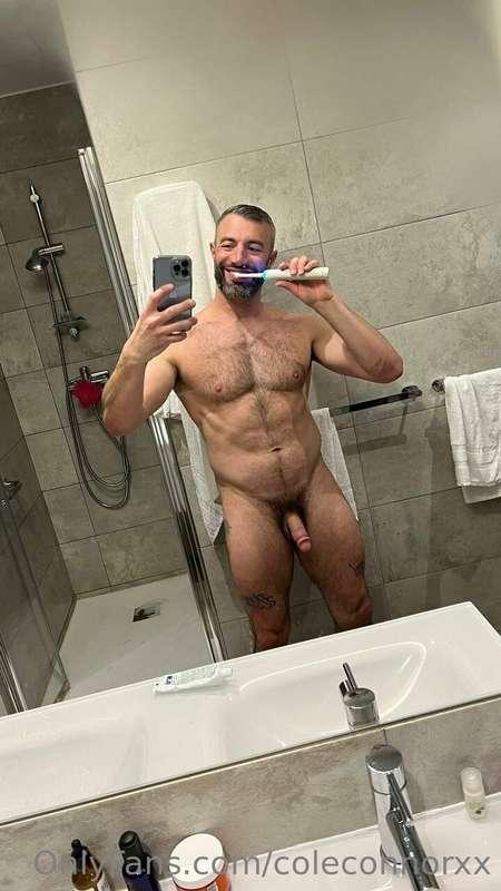 Wish someone could join me and fuck me in the shower 💦