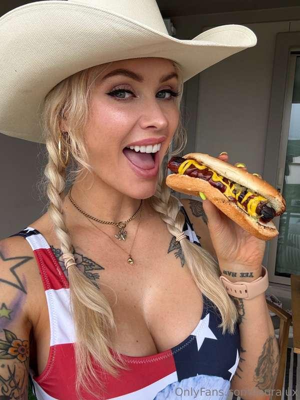 happy hotdog day! 🌭