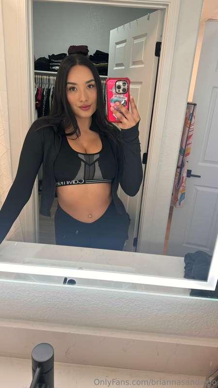 Happy Thursday! Let’s get a workout in together ☺️🤍