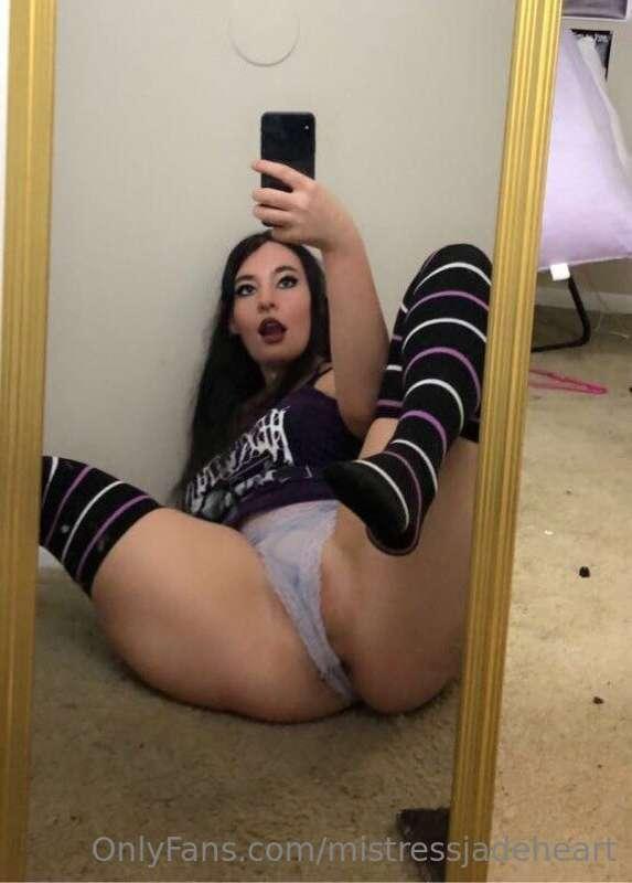 Would you let me bully you in my new knee highs? 🥰🥰