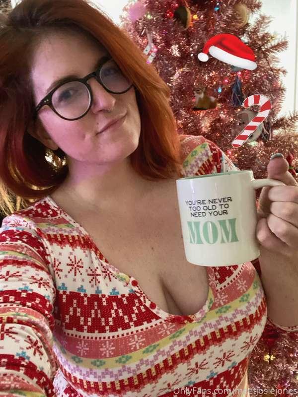 Moms make Christmas magical✨🎄